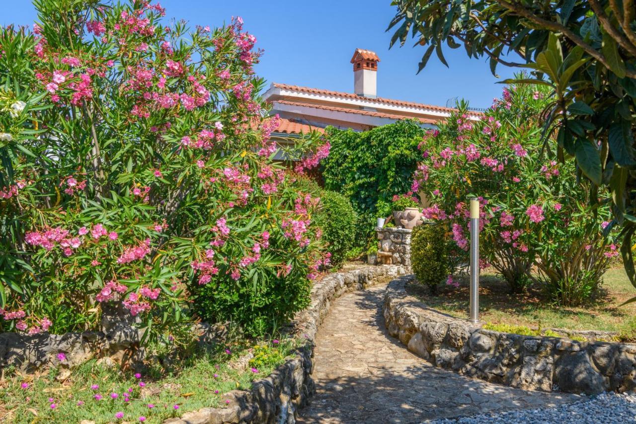 Haus Rustica Villa PUY Eksteriør bilde